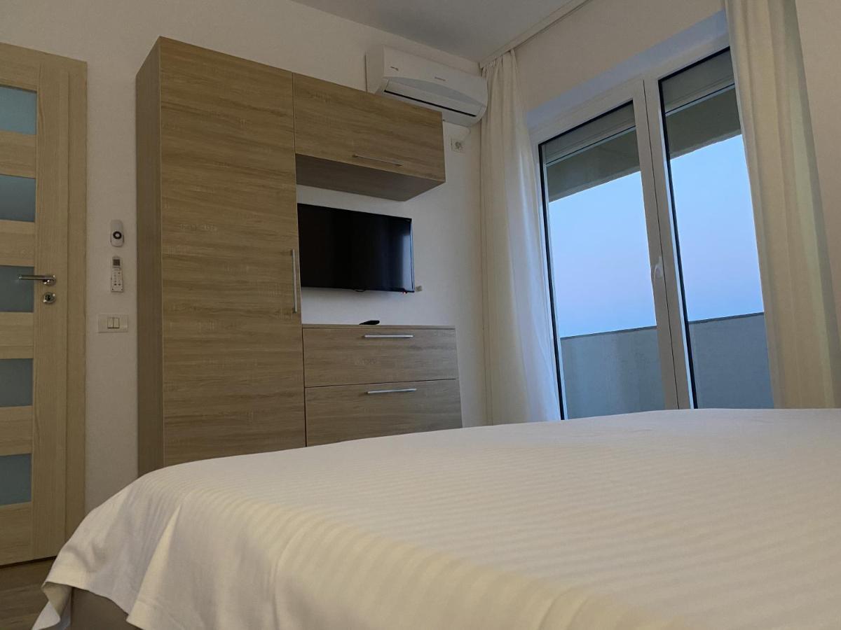 Moonlight Summer Apartment Mamaia Luaran gambar